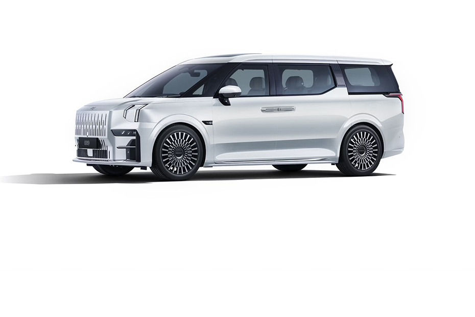 ZEEKR 009 Crystal White