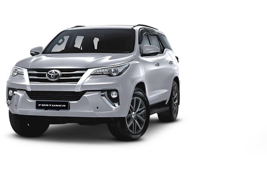 Toyota Fortuner Silver Metallic Toyota Fortuner Silver Metallic