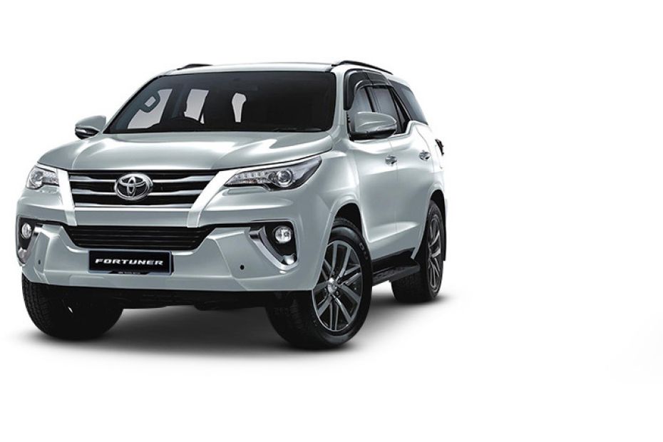 Toyota Fortuner Medium Silver Metallic Toyota Fortuner Medium Silver Metallic