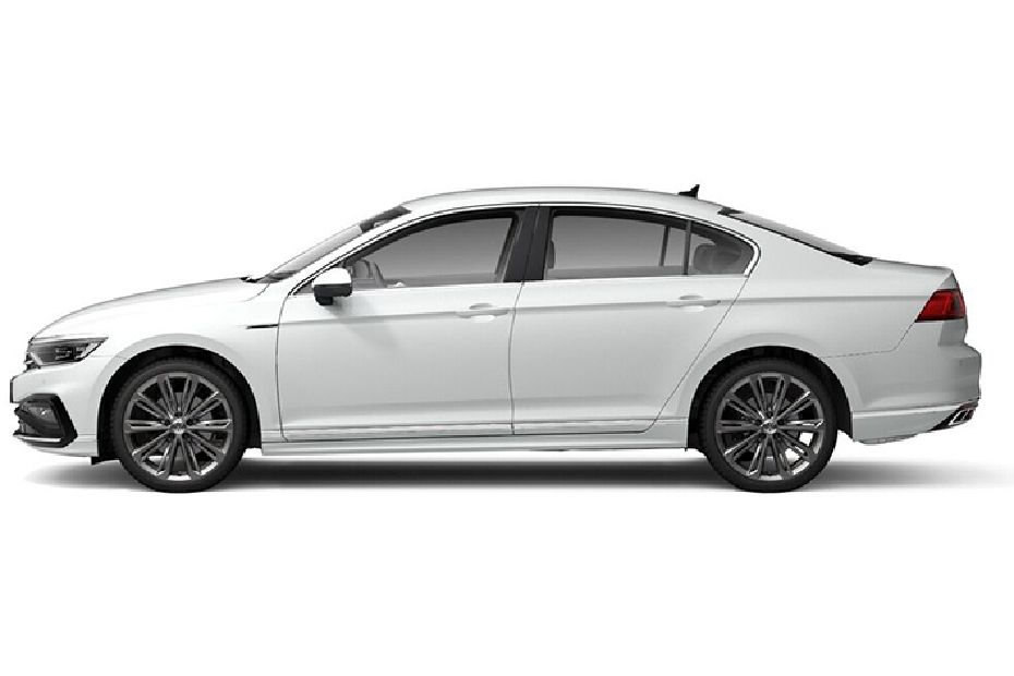 Volkswagen Passat R-Line Oryx White
