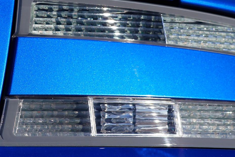 Vantage (2016-2018) Tail light