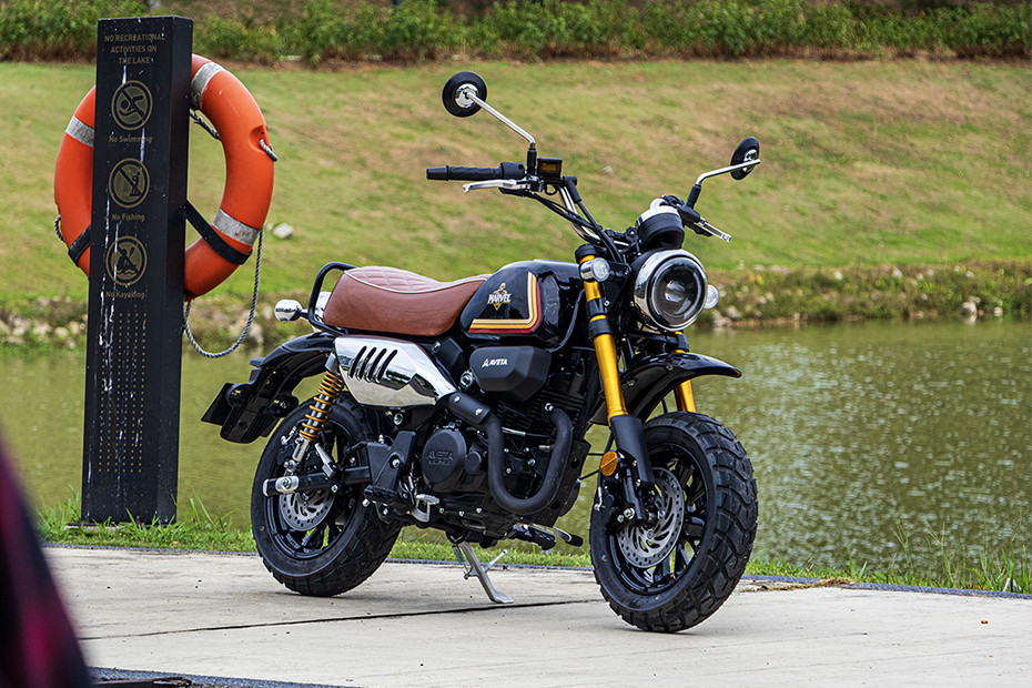 Aveta Marvel 150 Slant Rear View Full Image