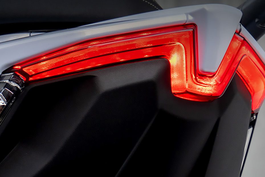 Aveta Viper 180 Tail Light View Aveta Viper 180 Tail Light View