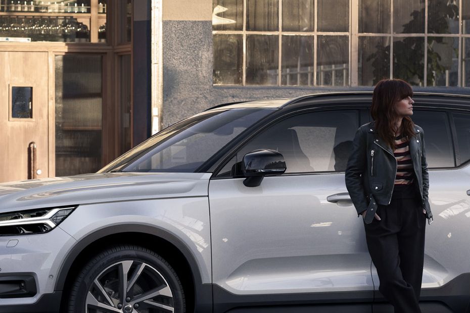 Volvo XC40 Drivers Side Mirror Front Angle Volvo XC40 Drivers Side Mirror Front Angle