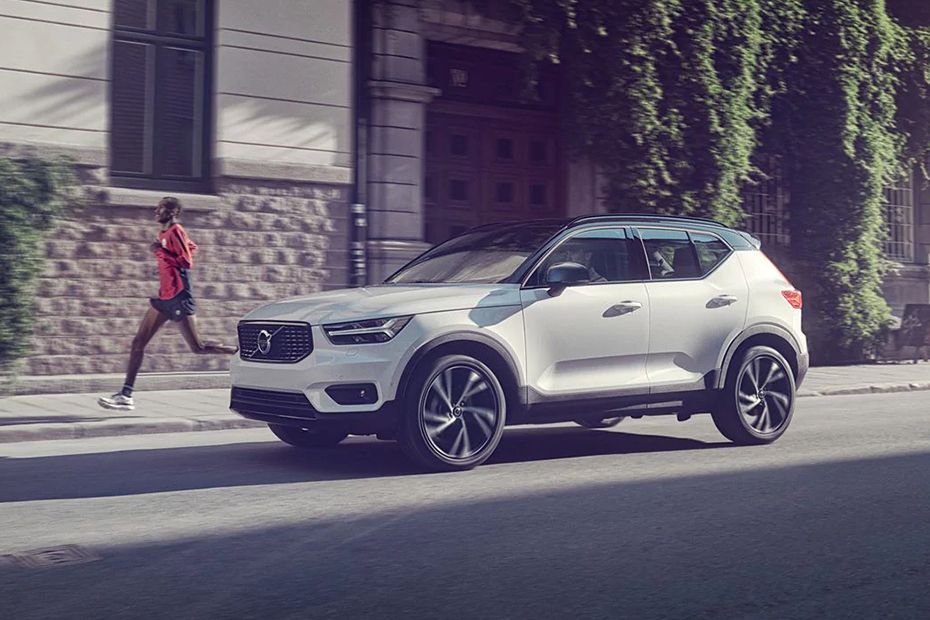 Volvo XC40 Front Side View Volvo XC40 Front Side View