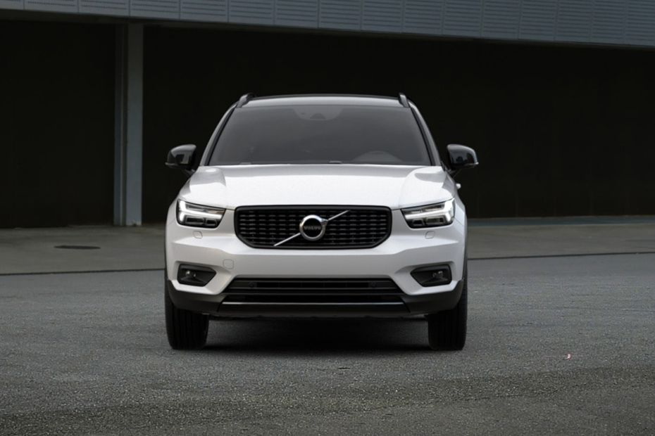 Full Front View of XC40 Full Front View of XC40