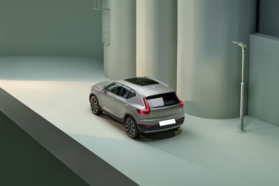 XC40 Rear angle view