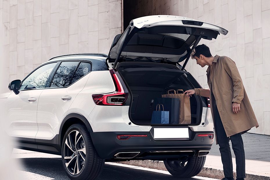 Trunk Open Closer View of XC40 Trunk Open Closer View of XC40