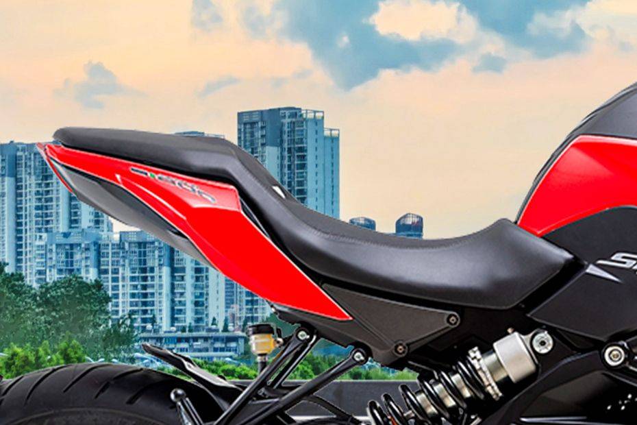 QJ Motor SRK600 Rider Seat View QJ Motor SRK600 Rider Seat View