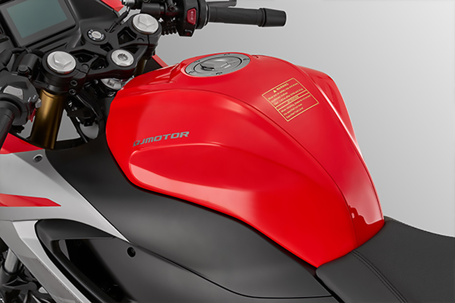 QJ Motor SRK250R Fuel Tank View QJ Motor SRK250R Fuel Tank View