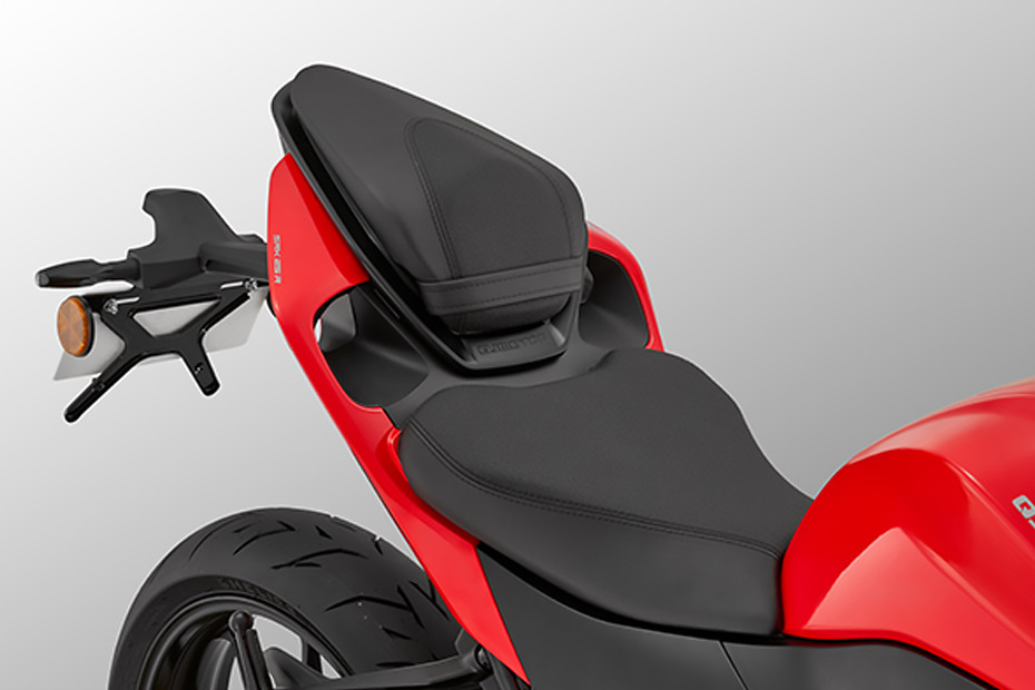 QJ Motor SRK250R Rider Seat View QJ Motor SRK250R Rider Seat View