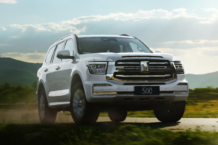 Tank 500 Front deep low Angle View