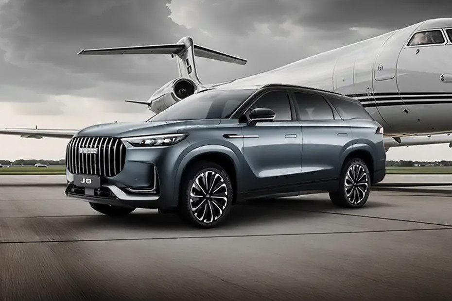 JAECOO J8 Front Side View