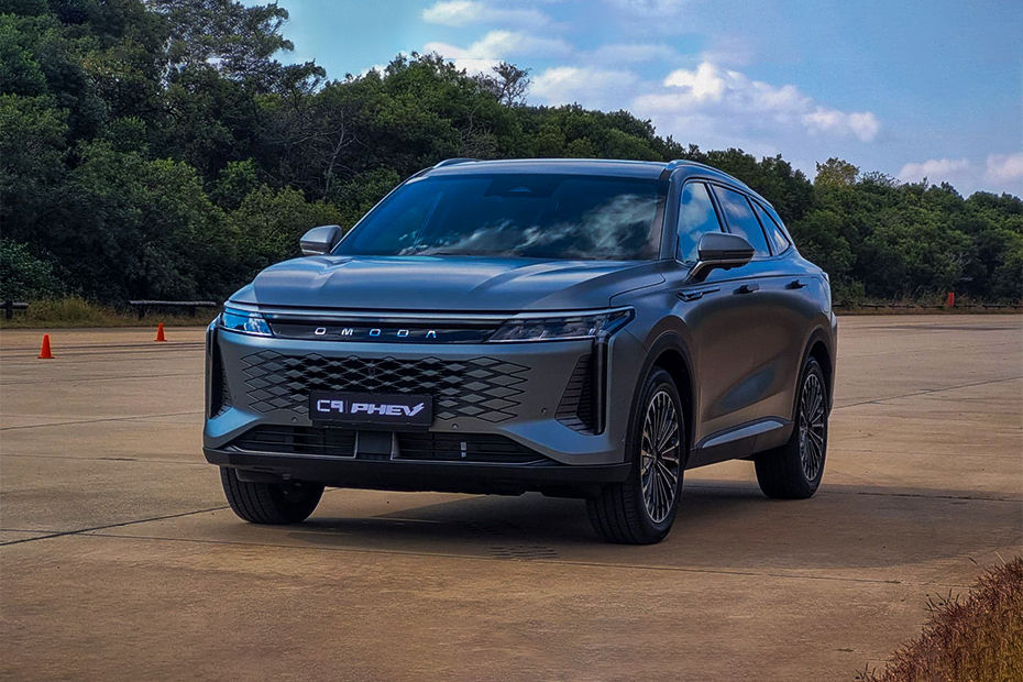 JAECOO Omoda C9 PHEV Front Side View