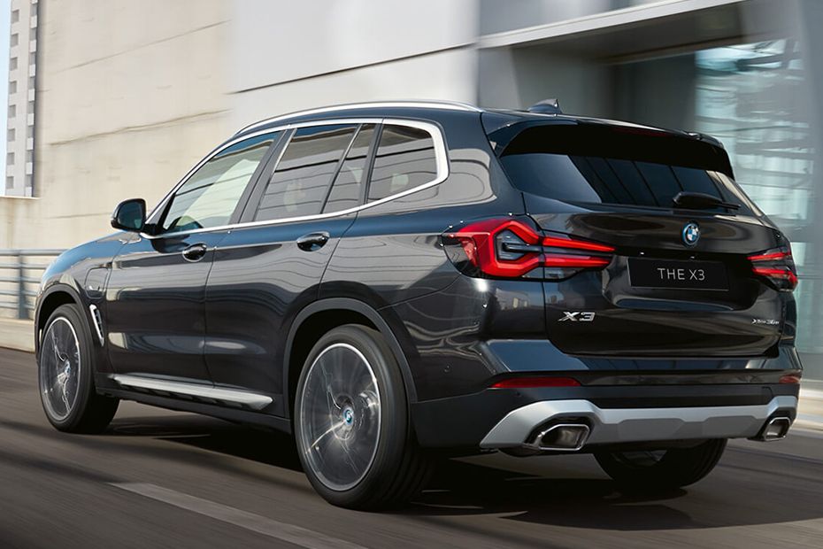 Rear Cross Side View of BMW X3 Rear Cross Side View of BMW X3
