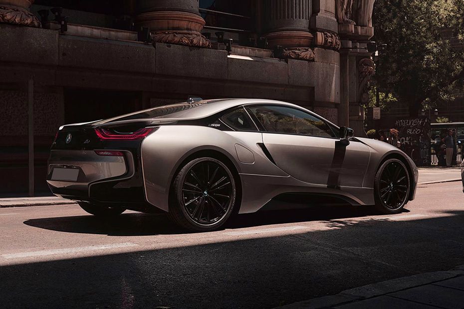 i8 Rear Medium Side View