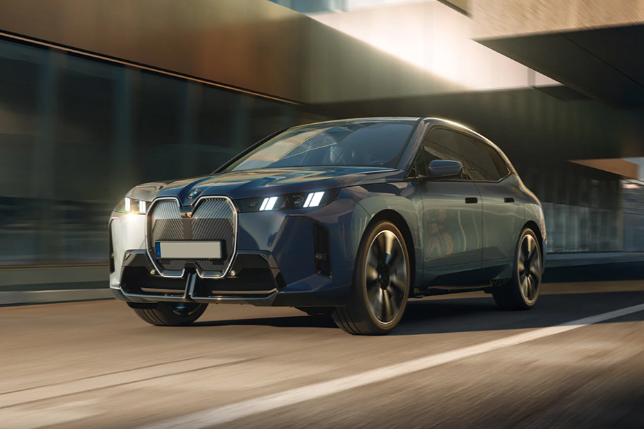 iX Front deep low Angle View