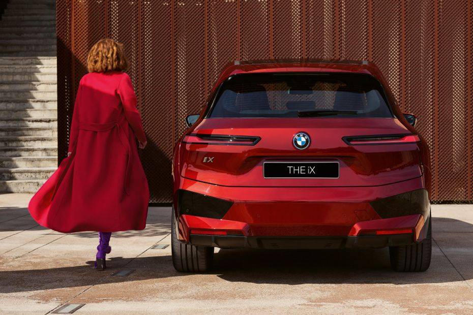 Full Rear View of BMW iX Full Rear View of BMW iX