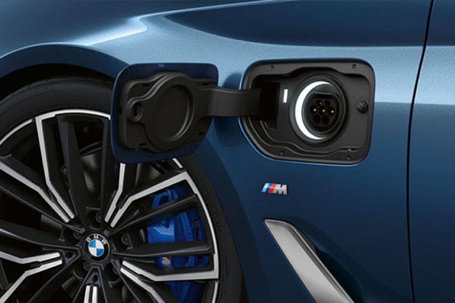 Gas Cap Open of 5 Series Sedan 2021 Gas Cap Open of 5 Series Sedan 2021