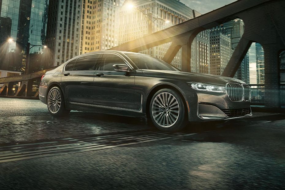 BMW 7 Series Sedan 2023 Front Cross Side View BMW 7 Series Sedan 2023 Front Cross Side View