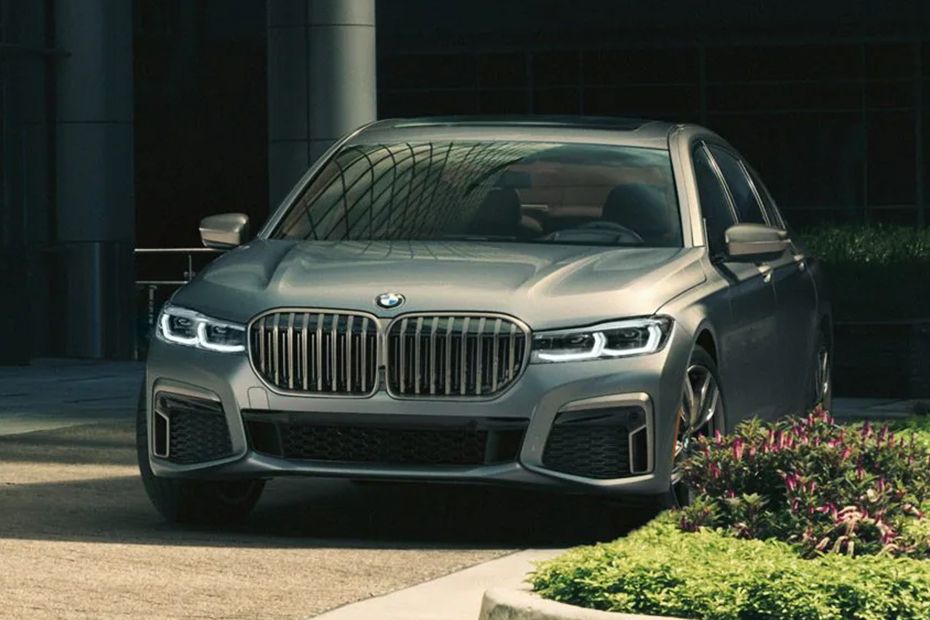 BMW 7 Series Sedan 2023 Front Side View BMW 7 Series Sedan 2023 Front Side View
