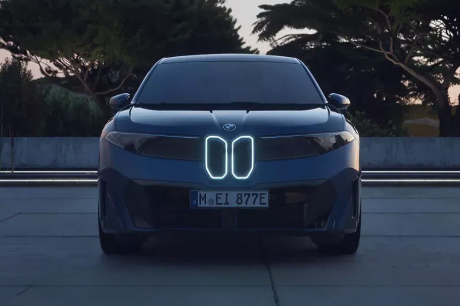 Full Front View of iX3