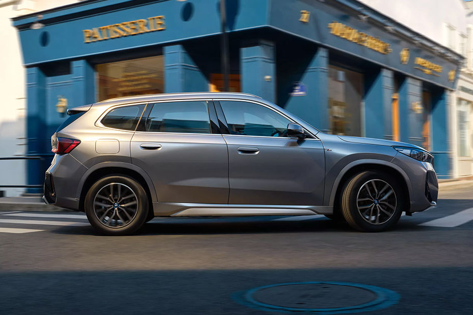 iX1 Medium Angle Front View