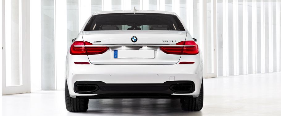 Full Rear View of BMW 7 series Full Rear View of BMW 7 series
