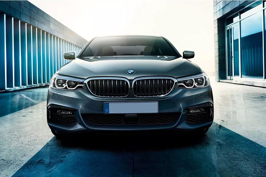 Full Front View of 5 Series Sedan Full Front View of 5 Series Sedan