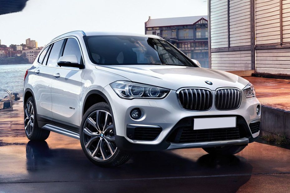 BMW X1 (2015-2019) Front Cross Side View