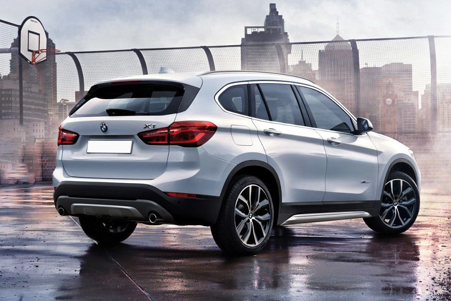 X1 (2015-2019) Rear angle view