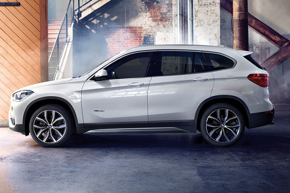 X1 (2015-2019) Side view