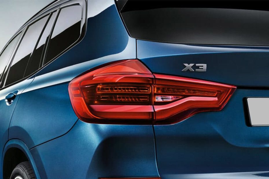 X3 (2015-2017) Tail light