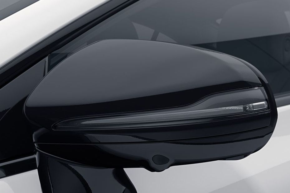 Mercedes Benz CLS-Class Coupe Drivers Side Mirror Front Angle Mercedes Benz CLS-Class Coupe Drivers Side Mirror Front Angle