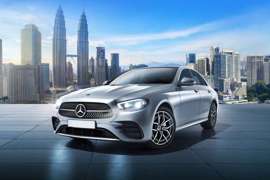 E-Class Saloon Front deep low Angle View E-Class Saloon Front deep low Angle View