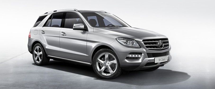 Mercedes Benz M-Class Front Cross Side View Mercedes Benz M-Class Front Cross Side View