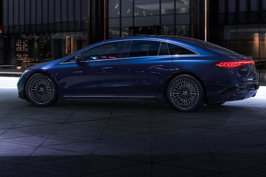 Rear Cross View of Mercedes Benz EQS