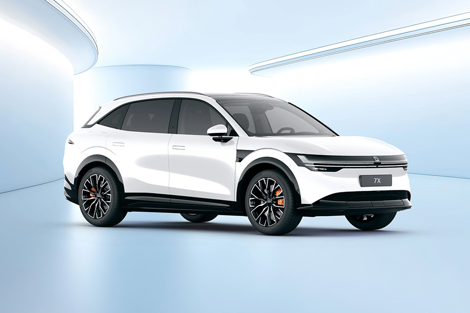 ZEEKR 7X Front Cross Side View ZEEKR 7X Front Cross Side View