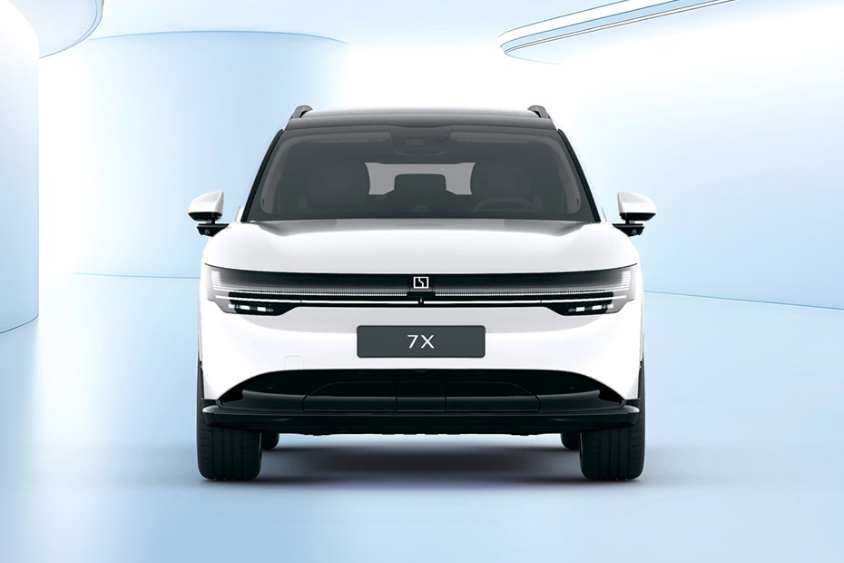 Full Front View of 7X Full Front View of 7X