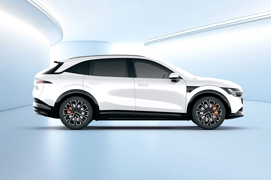 7X Medium Angle Front View 7X Medium Angle Front View