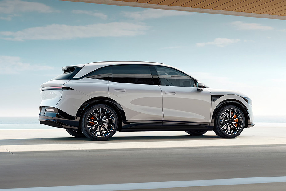 7X Rear Medium Side View 7X Rear Medium Side View