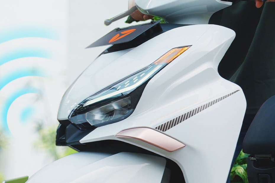 Yadea Velax Head Light View