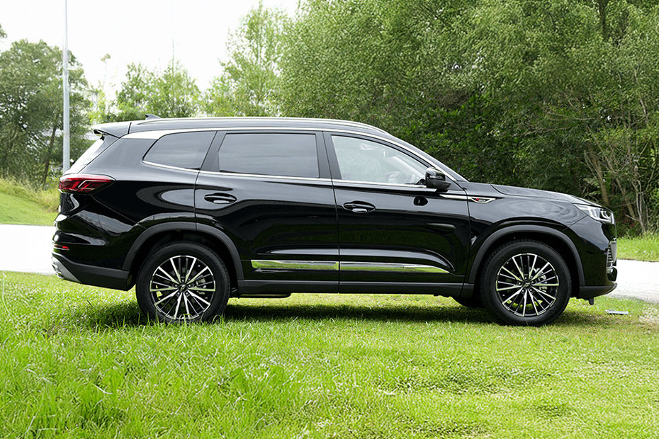 Tiggo 8 Medium Angle Front View