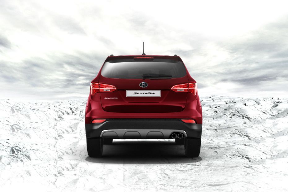 Full Rear View of Hyundai Santa Fe (2013-2018) Full Rear View of Hyundai Santa Fe (2013-2018)