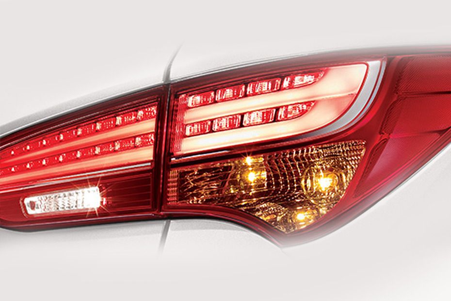 Santa Fe (2013-2018) Tail light Santa Fe (2013-2018) Tail light