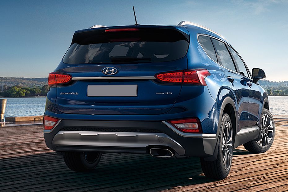 Santa Fe (2019-2023) Rear angle view