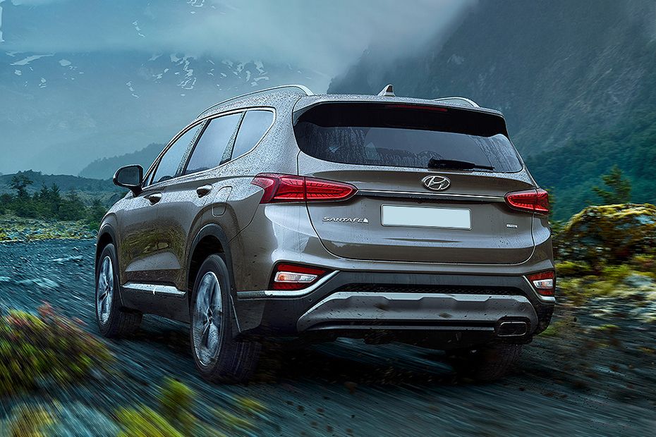 Rear Medium View of Hyundai Santa Fe (2019-2023)