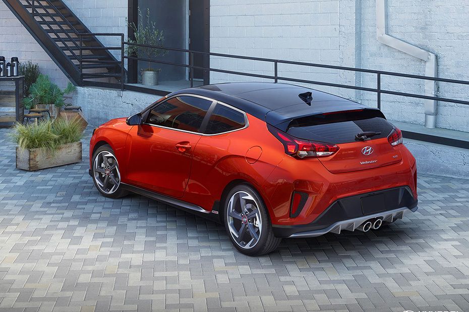 Rear Cross Side View of Hyundai Veloster 2019