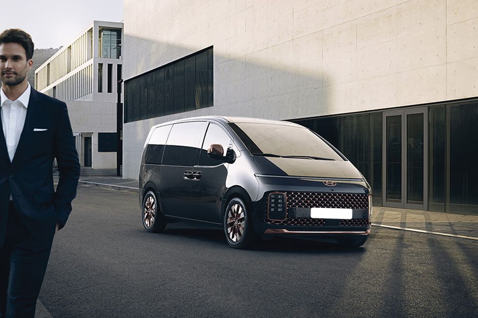 Hyundai Staria Front Medium View