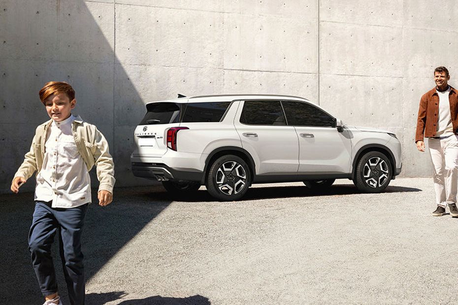 Rear Medium View of Hyundai Palisade